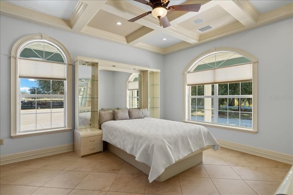 En Venta: $1,599,000 (6 camas, 5 baños, 6460 Pies cuadrados)