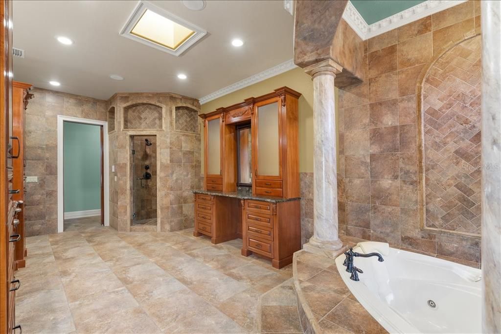 En Venta: $1,599,000 (6 camas, 5 baños, 6460 Pies cuadrados)