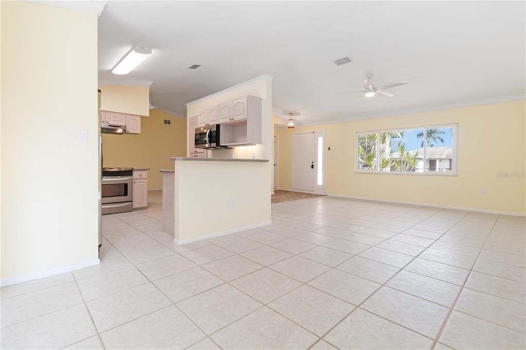 待售: $375,000 (3 贝兹, 2 浴室, 1572 平方英尺)