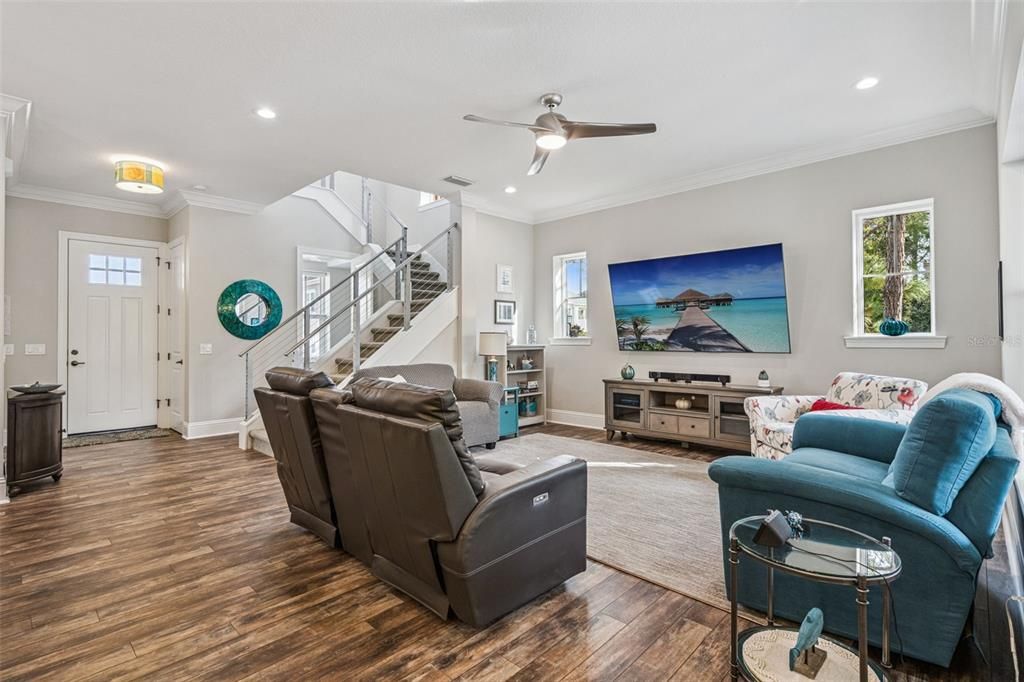 合同活跃: $850,000 (3 贝兹, 2 浴室, 2293 平方英尺)