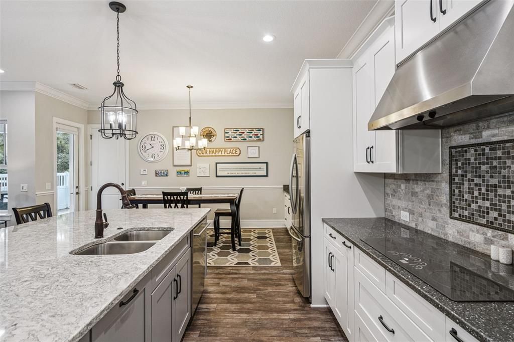 合同活跃: $850,000 (3 贝兹, 2 浴室, 2293 平方英尺)