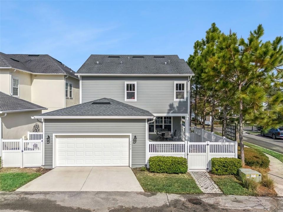 合同活跃: $850,000 (3 贝兹, 2 浴室, 2293 平方英尺)