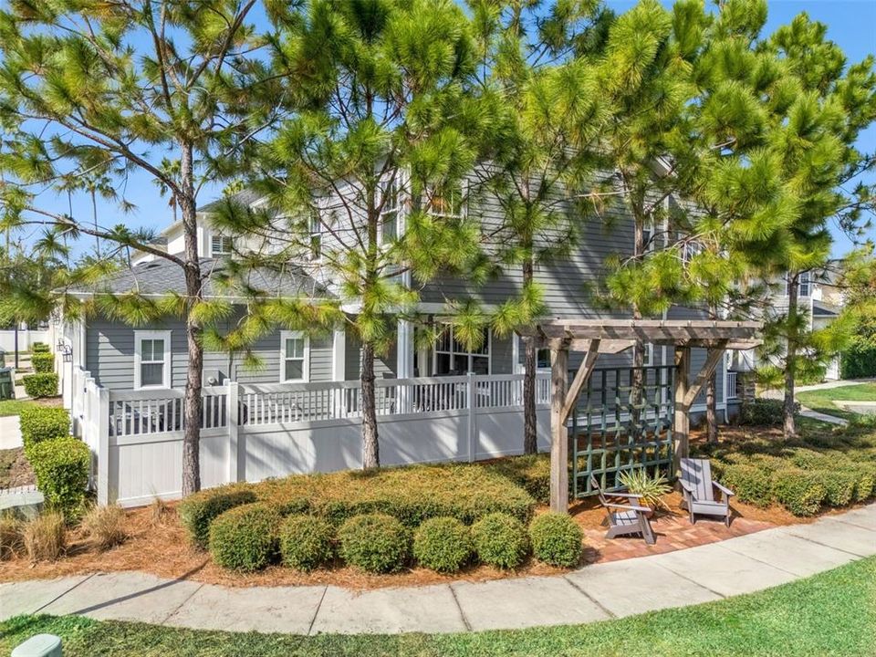 合同活跃: $850,000 (3 贝兹, 2 浴室, 2293 平方英尺)