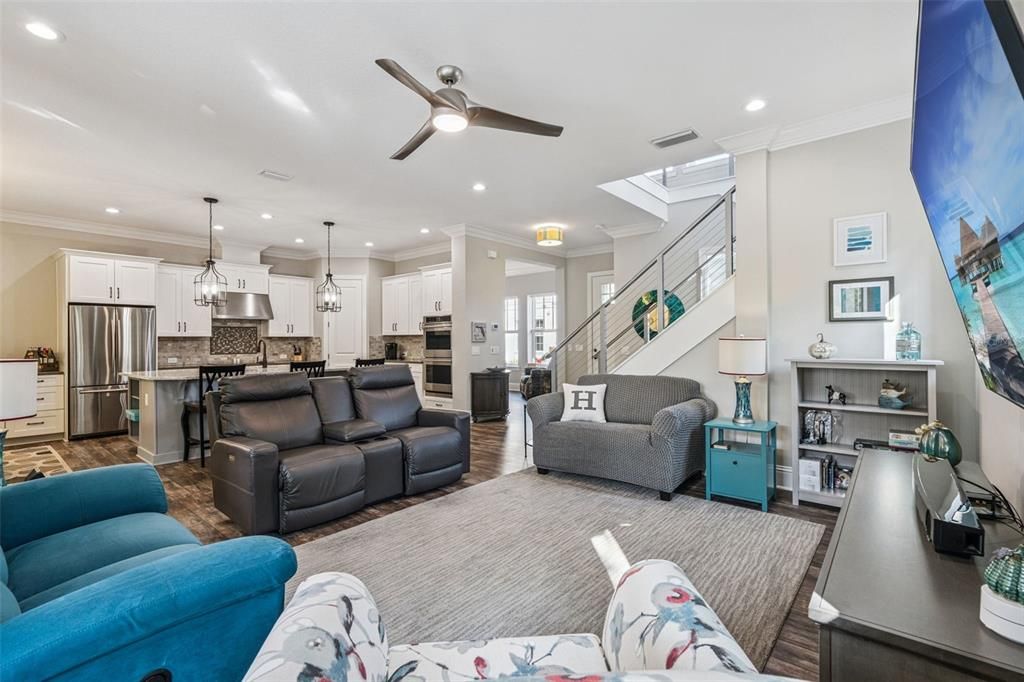 合同活跃: $850,000 (3 贝兹, 2 浴室, 2293 平方英尺)