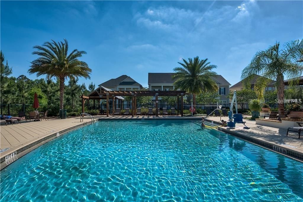 合同活跃: $850,000 (3 贝兹, 2 浴室, 2293 平方英尺)