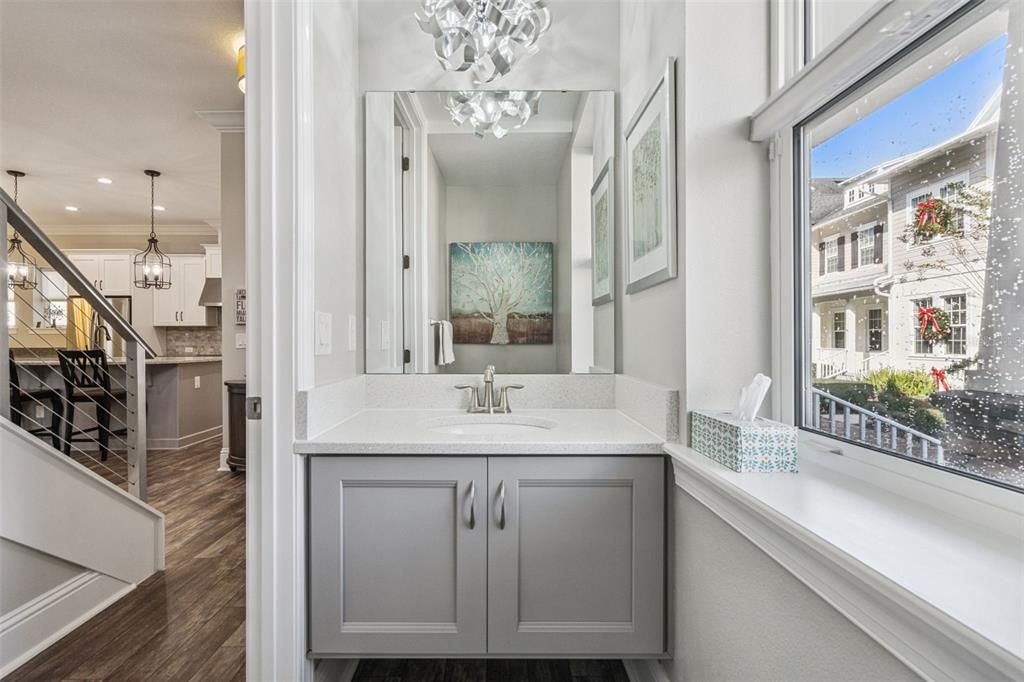 合同活跃: $850,000 (3 贝兹, 2 浴室, 2293 平方英尺)