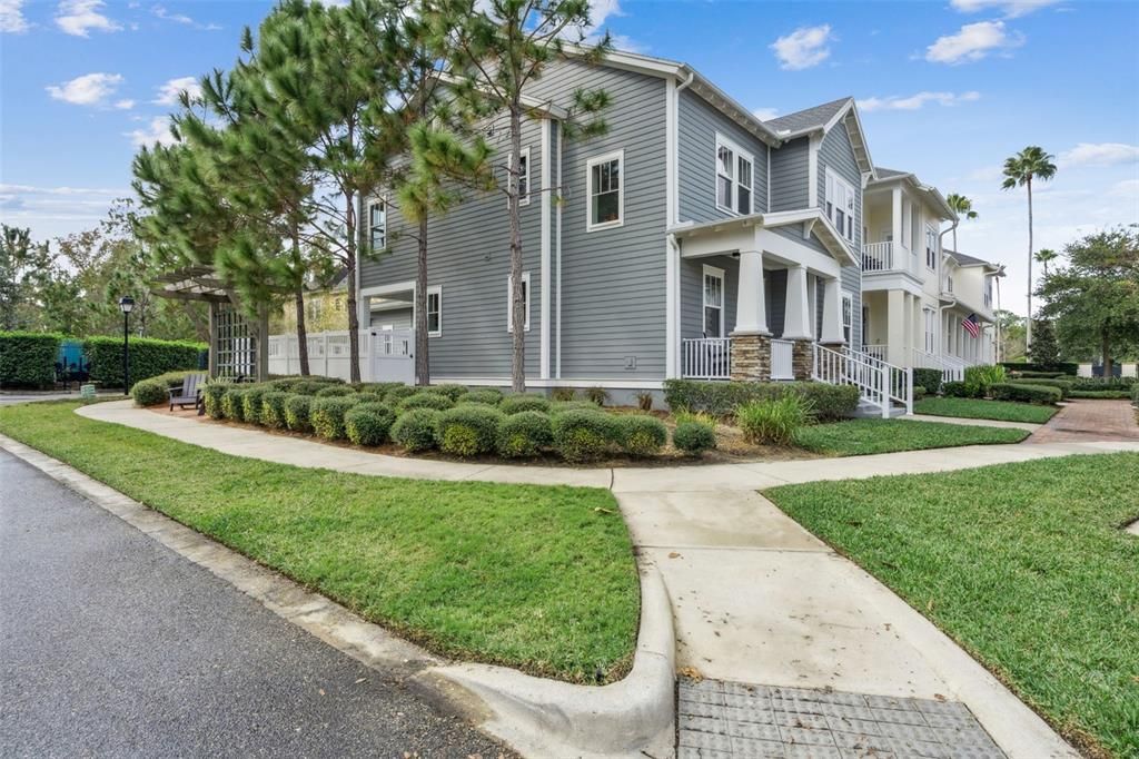 合同活跃: $850,000 (3 贝兹, 2 浴室, 2293 平方英尺)