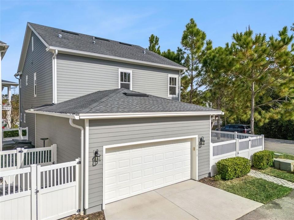 合同活跃: $850,000 (3 贝兹, 2 浴室, 2293 平方英尺)