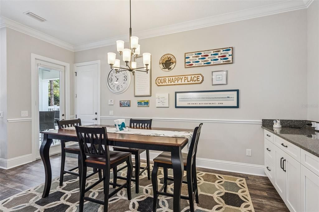 合同活跃: $850,000 (3 贝兹, 2 浴室, 2293 平方英尺)