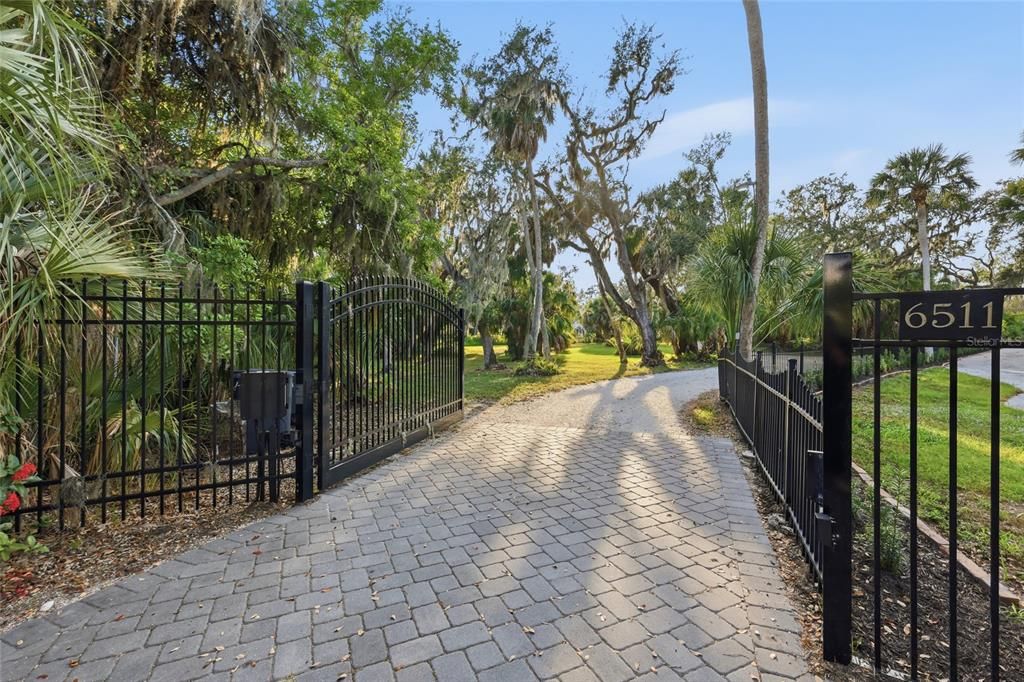 En Venta: $2,225,000 (3 camas, 2 baños, 3306 Pies cuadrados)