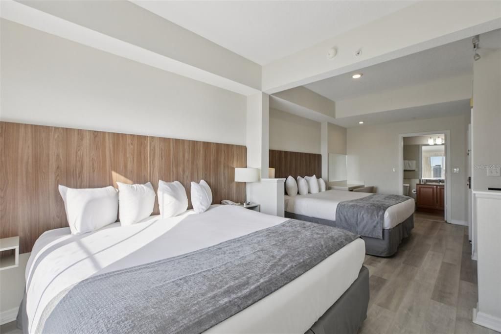 For Sale: $295,000 (2 beds, 2 baths, 1056 Square Feet)