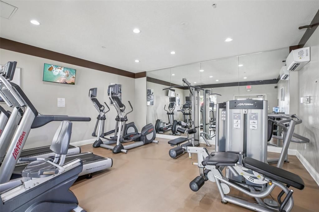 For Sale: $295,000 (2 beds, 2 baths, 1056 Square Feet)