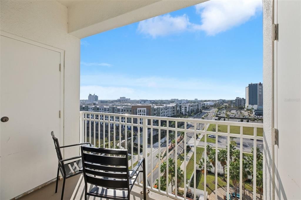 For Sale: $295,000 (2 beds, 2 baths, 1056 Square Feet)