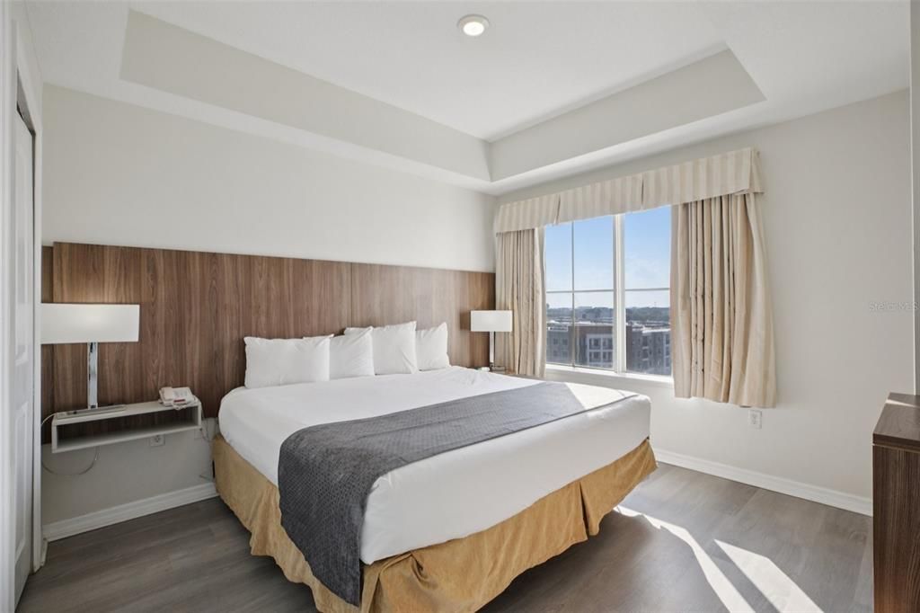 For Sale: $295,000 (2 beds, 2 baths, 1056 Square Feet)