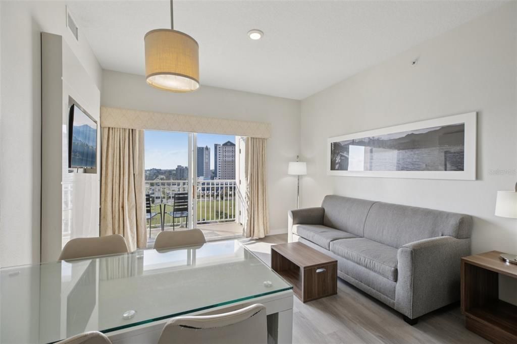 For Sale: $295,000 (2 beds, 2 baths, 1056 Square Feet)