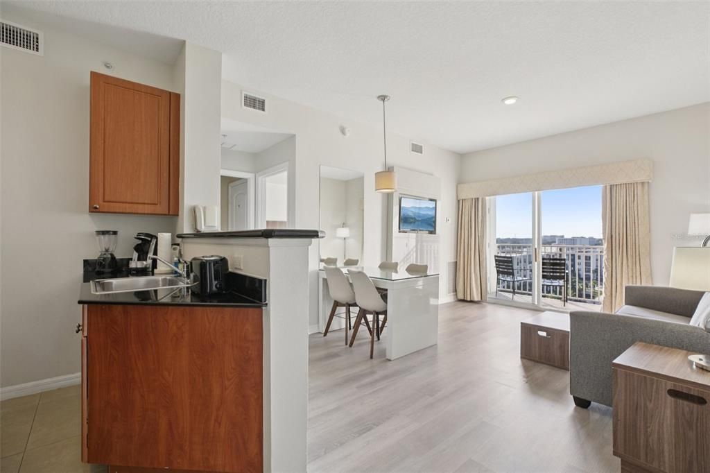 For Sale: $295,000 (2 beds, 2 baths, 1056 Square Feet)