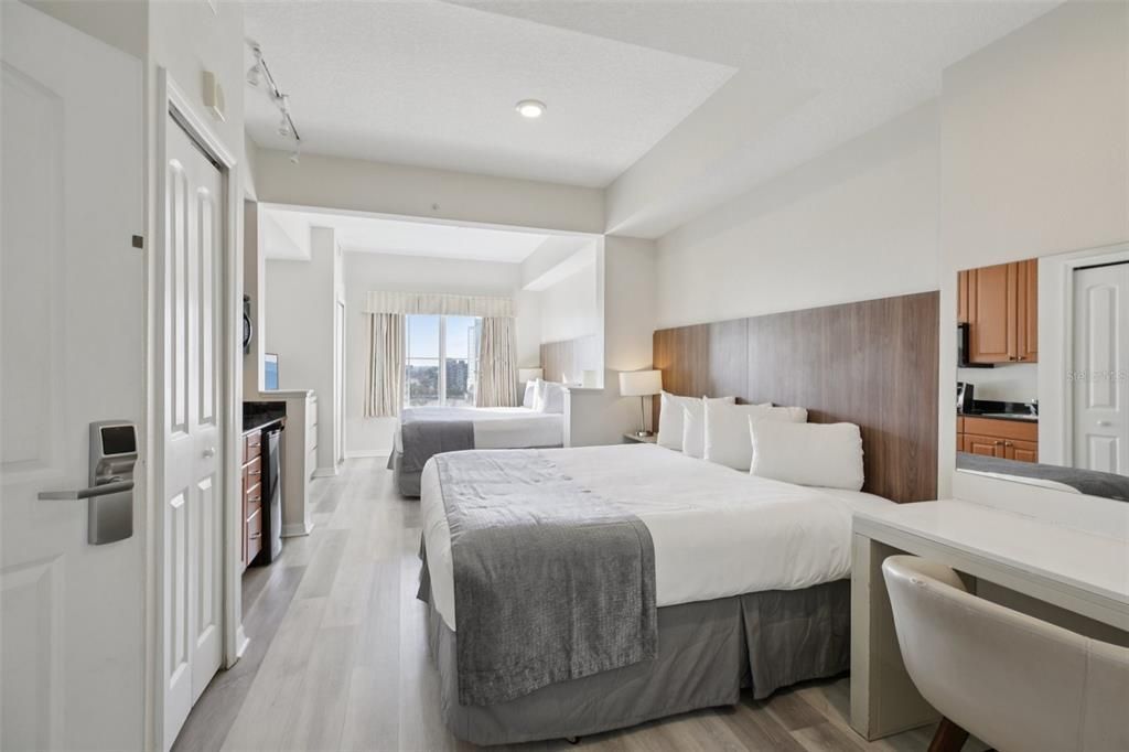 For Sale: $295,000 (2 beds, 2 baths, 1056 Square Feet)