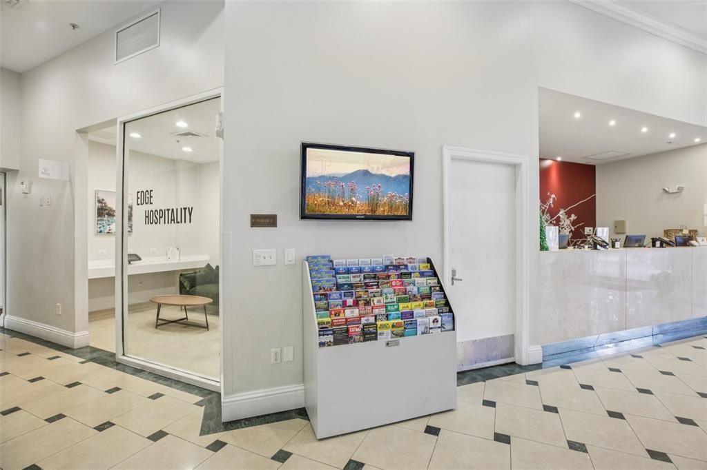 For Sale: $295,000 (2 beds, 2 baths, 1056 Square Feet)