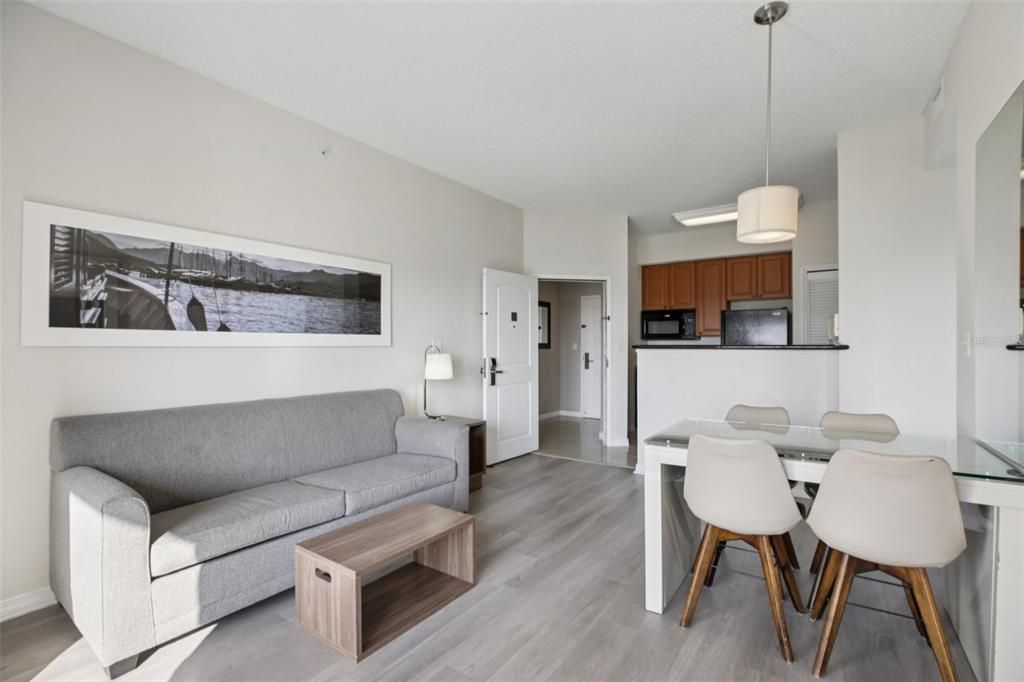 For Sale: $295,000 (2 beds, 2 baths, 1056 Square Feet)