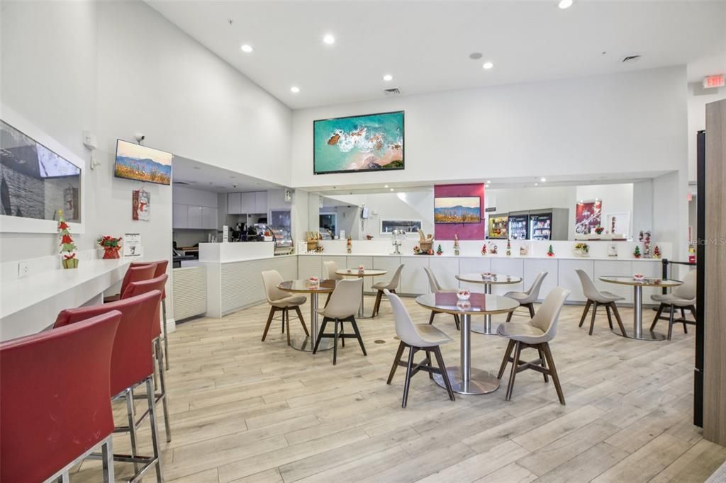 For Sale: $295,000 (2 beds, 2 baths, 1056 Square Feet)