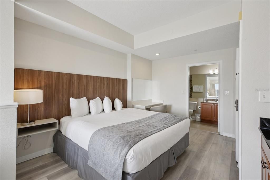 For Sale: $295,000 (2 beds, 2 baths, 1056 Square Feet)