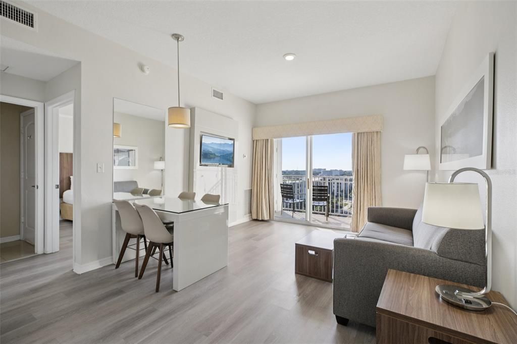 For Sale: $295,000 (2 beds, 2 baths, 1056 Square Feet)