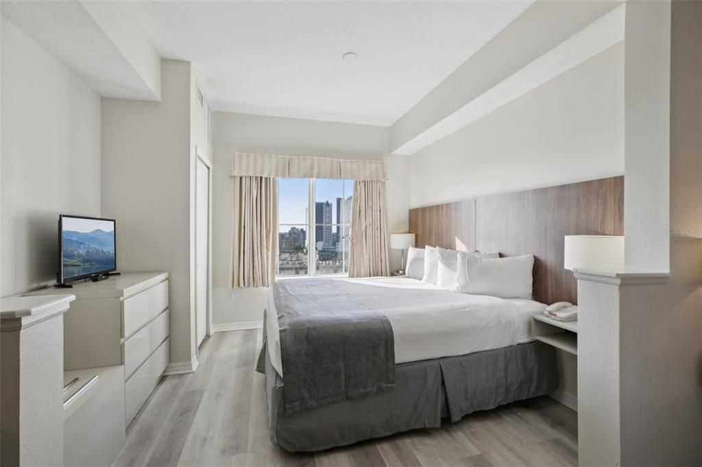 For Sale: $295,000 (2 beds, 2 baths, 1056 Square Feet)