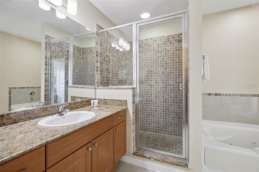 For Sale: $295,000 (2 beds, 2 baths, 1056 Square Feet)