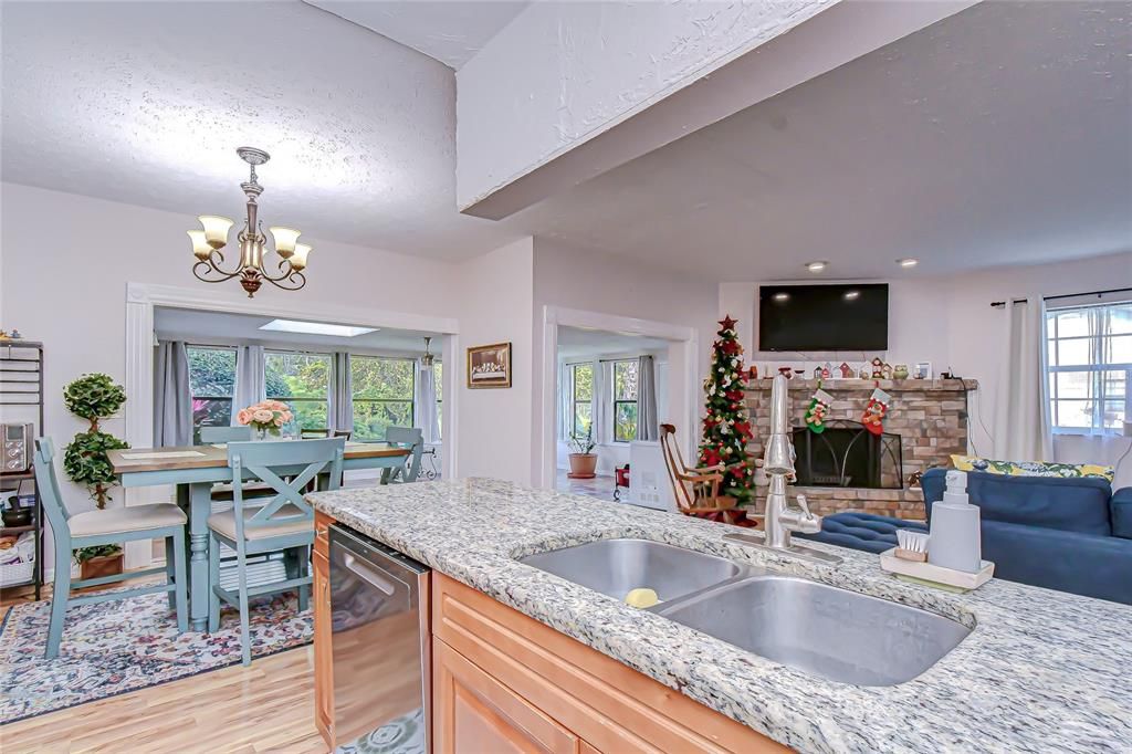 For Sale: $235,000 (2 beds, 2 baths, 1691 Square Feet)