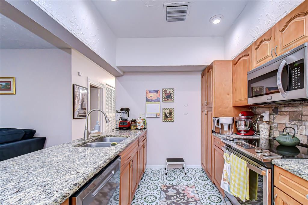 For Sale: $235,000 (2 beds, 2 baths, 1691 Square Feet)