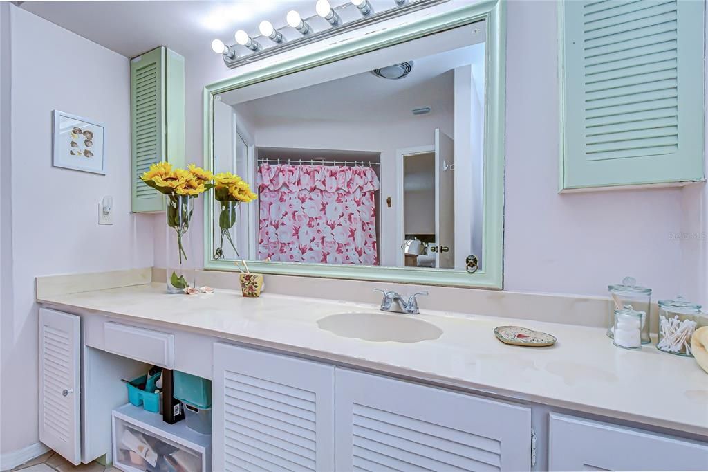 For Sale: $235,000 (2 beds, 2 baths, 1691 Square Feet)