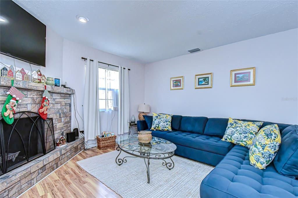 For Sale: $235,000 (2 beds, 2 baths, 1691 Square Feet)