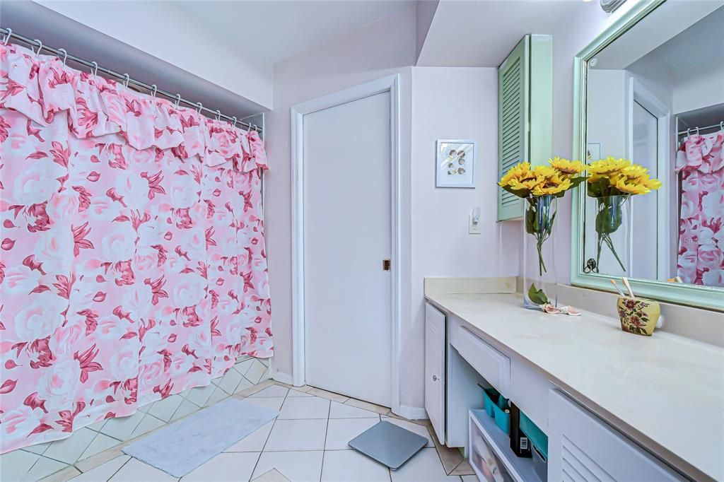 For Sale: $235,000 (2 beds, 2 baths, 1691 Square Feet)