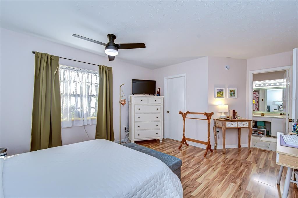 For Sale: $235,000 (2 beds, 2 baths, 1691 Square Feet)