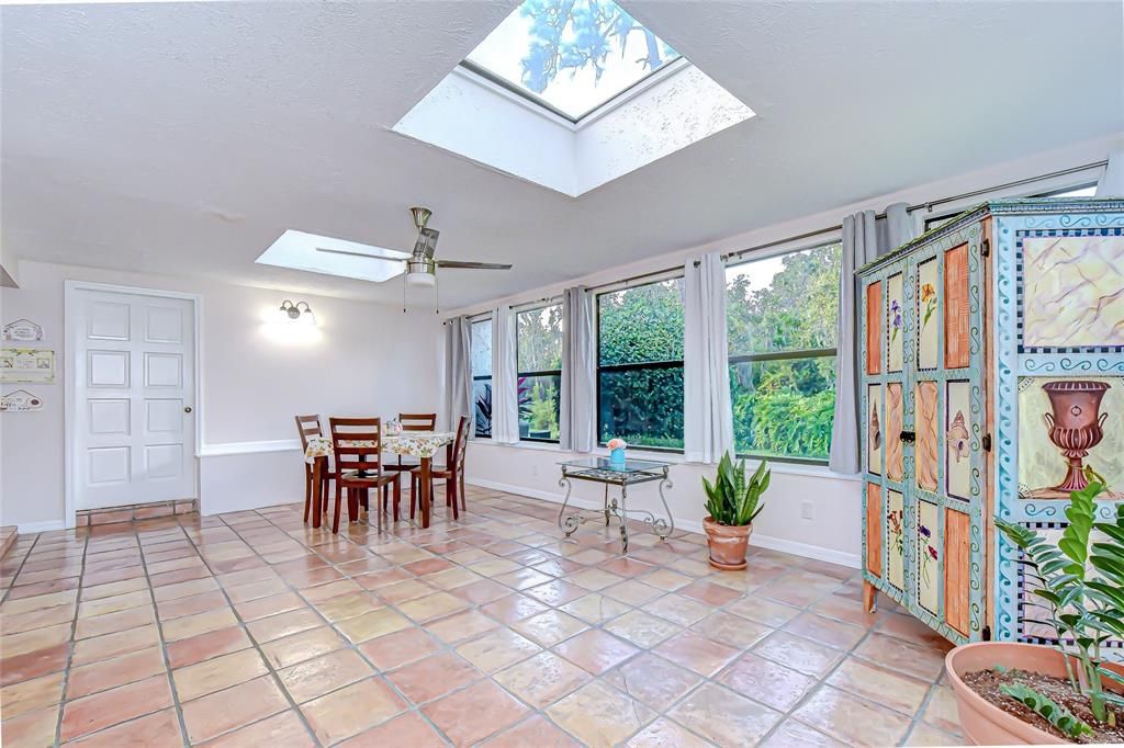 For Sale: $235,000 (2 beds, 2 baths, 1691 Square Feet)