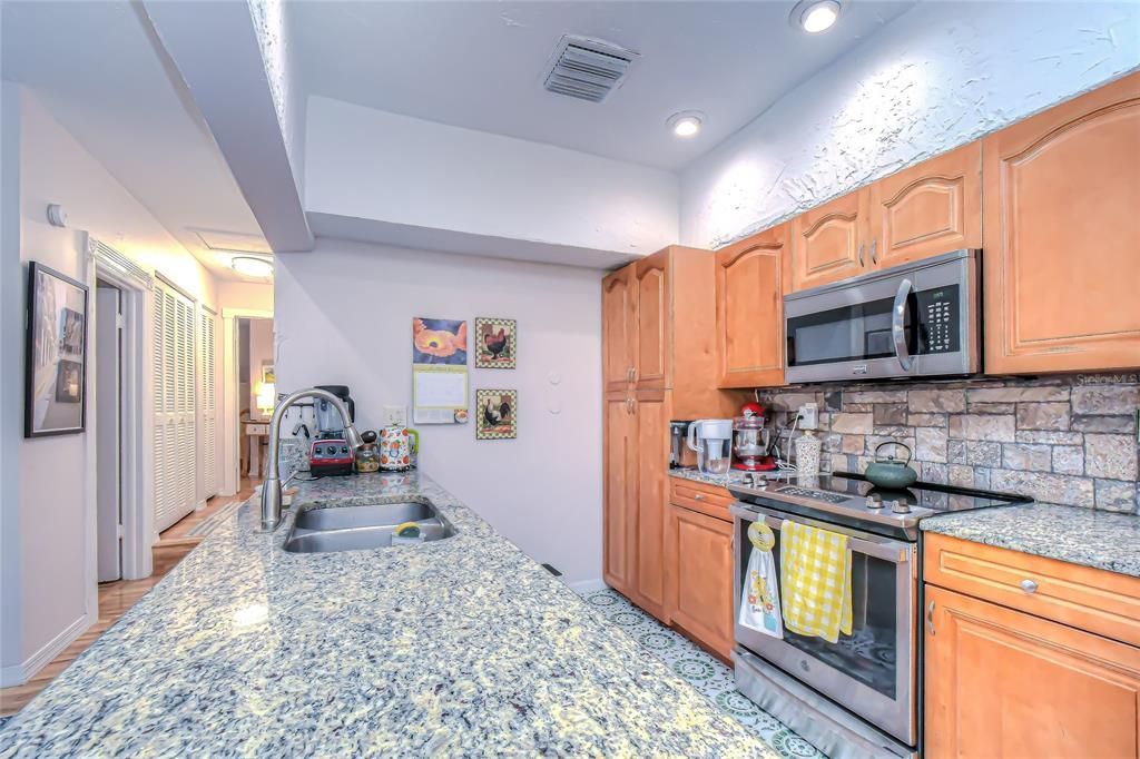 For Sale: $235,000 (2 beds, 2 baths, 1691 Square Feet)