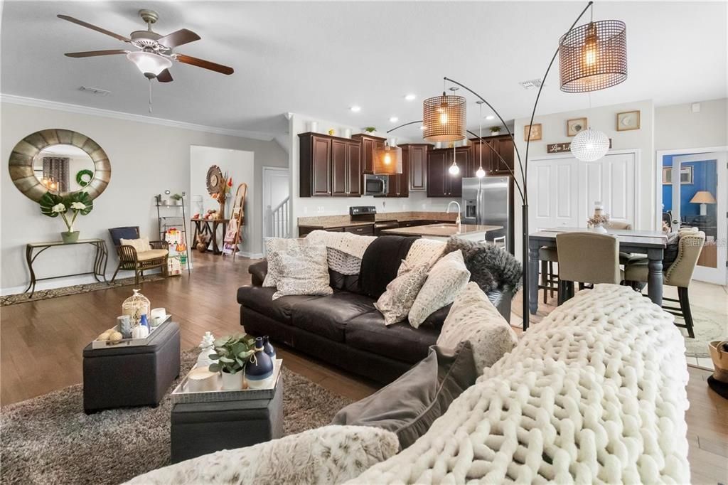 En Venta: $598,000 (5 camas, 3 baños, 3291 Pies cuadrados)