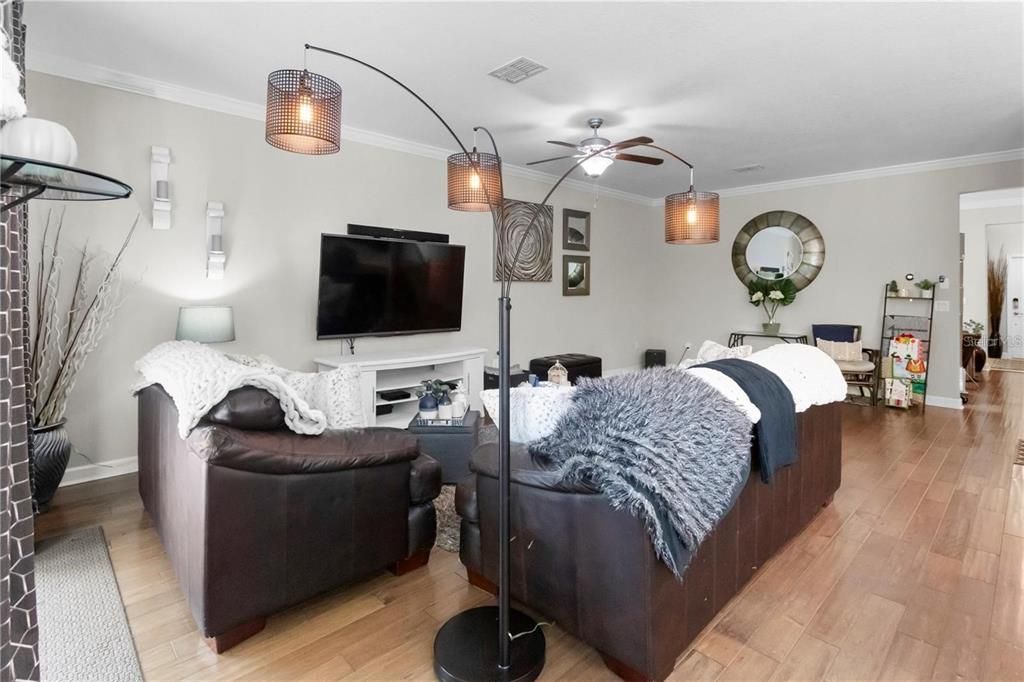 En Venta: $598,000 (5 camas, 3 baños, 3291 Pies cuadrados)