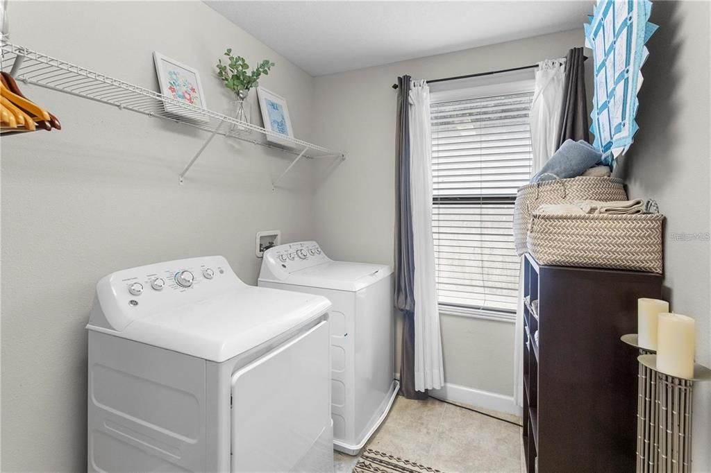 En Venta: $598,000 (5 camas, 3 baños, 3291 Pies cuadrados)