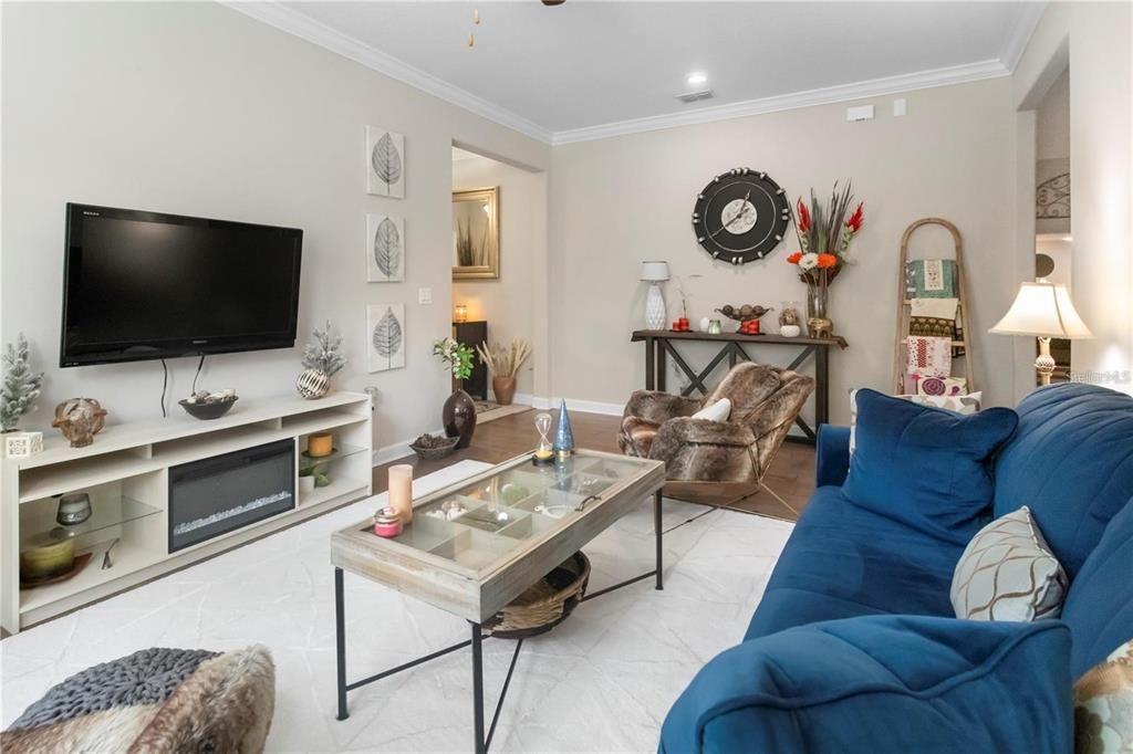 En Venta: $598,000 (5 camas, 3 baños, 3291 Pies cuadrados)