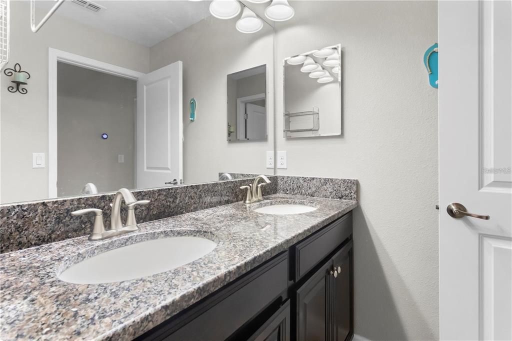 En Venta: $598,000 (5 camas, 3 baños, 3291 Pies cuadrados)