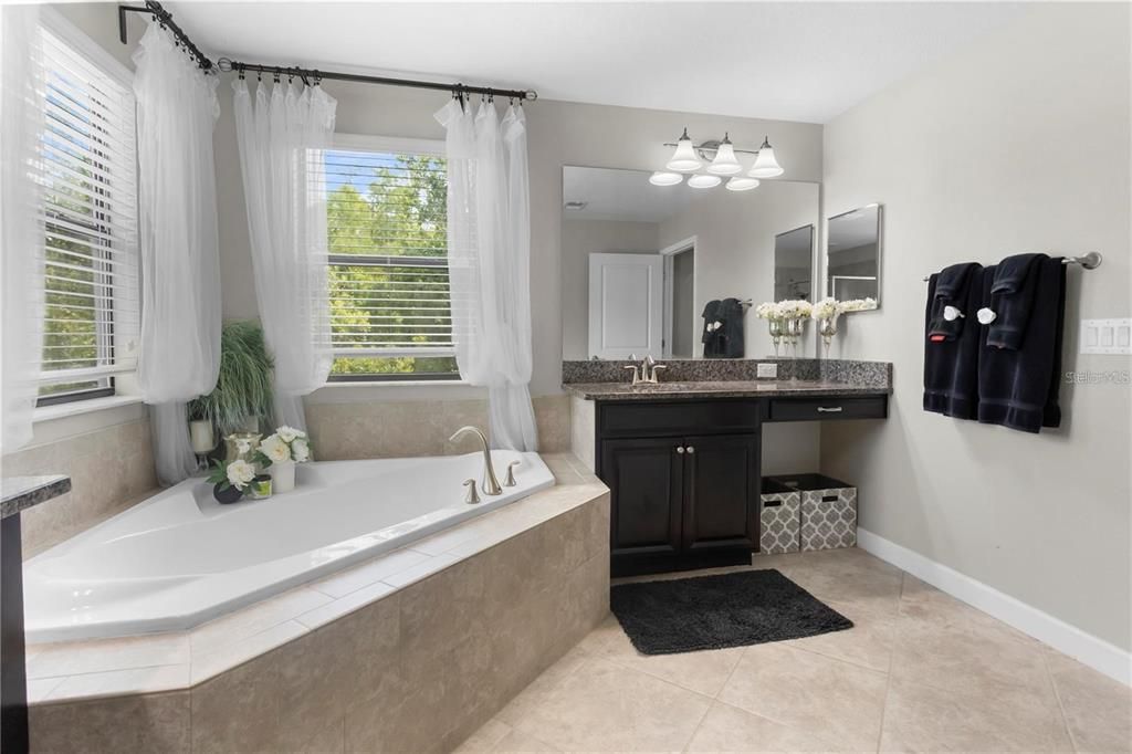 En Venta: $598,000 (5 camas, 3 baños, 3291 Pies cuadrados)