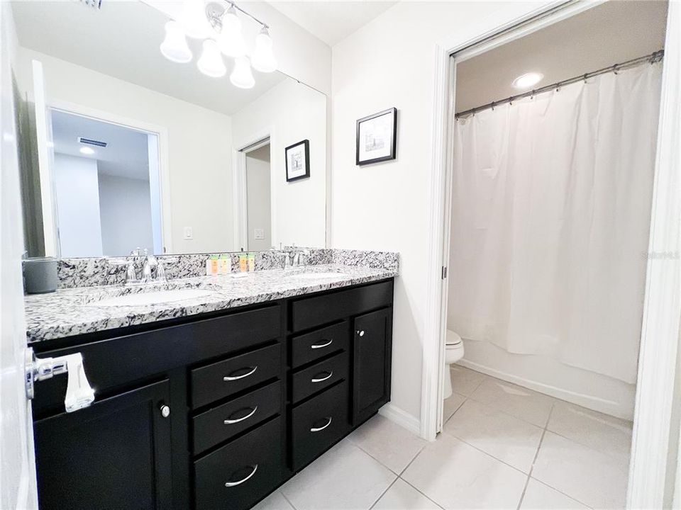 For Rent: $3,600 (5 beds, 4 baths, 2263 Square Feet)