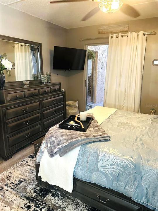 出租: $5,000 (1 贝兹, 1 浴室, 756 平方英尺)