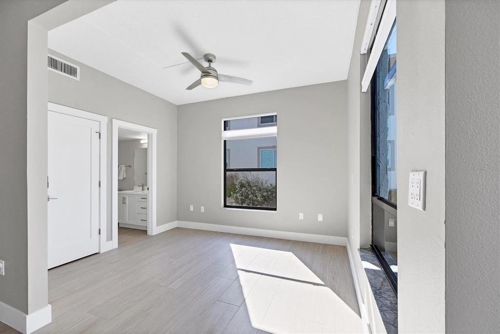 For Sale: $650,000 (2 beds, 2 baths, 1108 Square Feet)