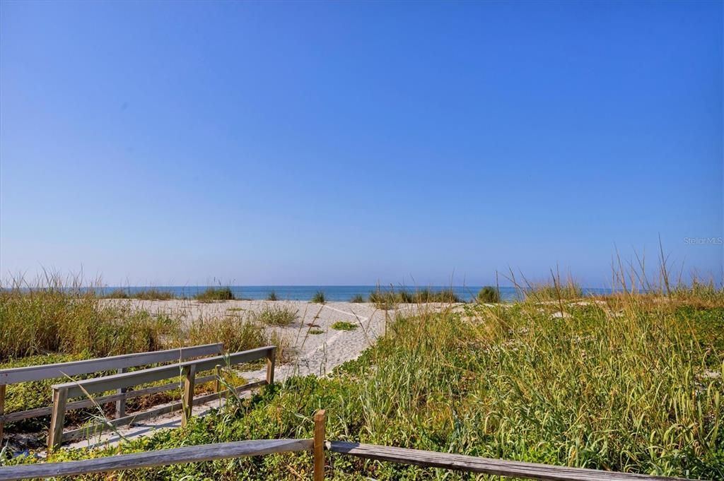 For Sale: $650,000 (2 beds, 2 baths, 1108 Square Feet)