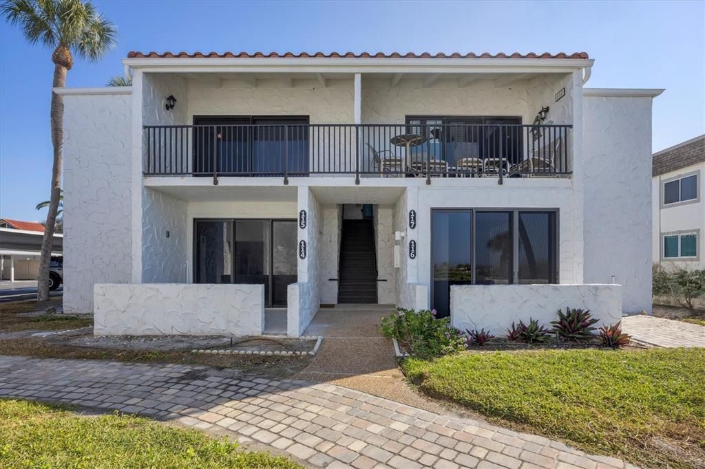 For Sale: $650,000 (2 beds, 2 baths, 1108 Square Feet)