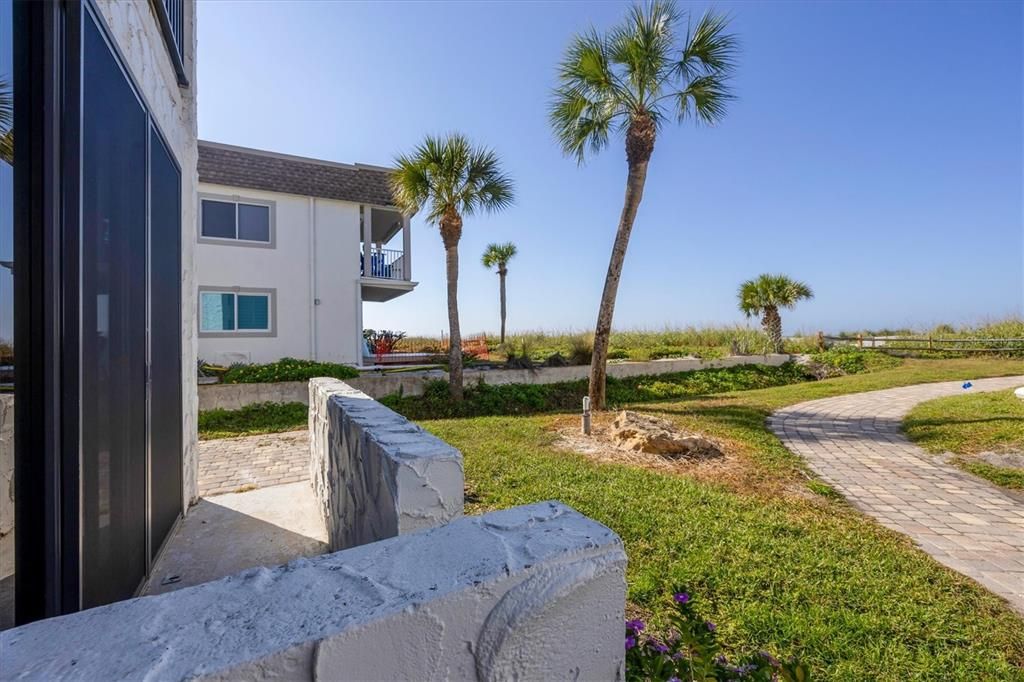 For Sale: $650,000 (2 beds, 2 baths, 1108 Square Feet)