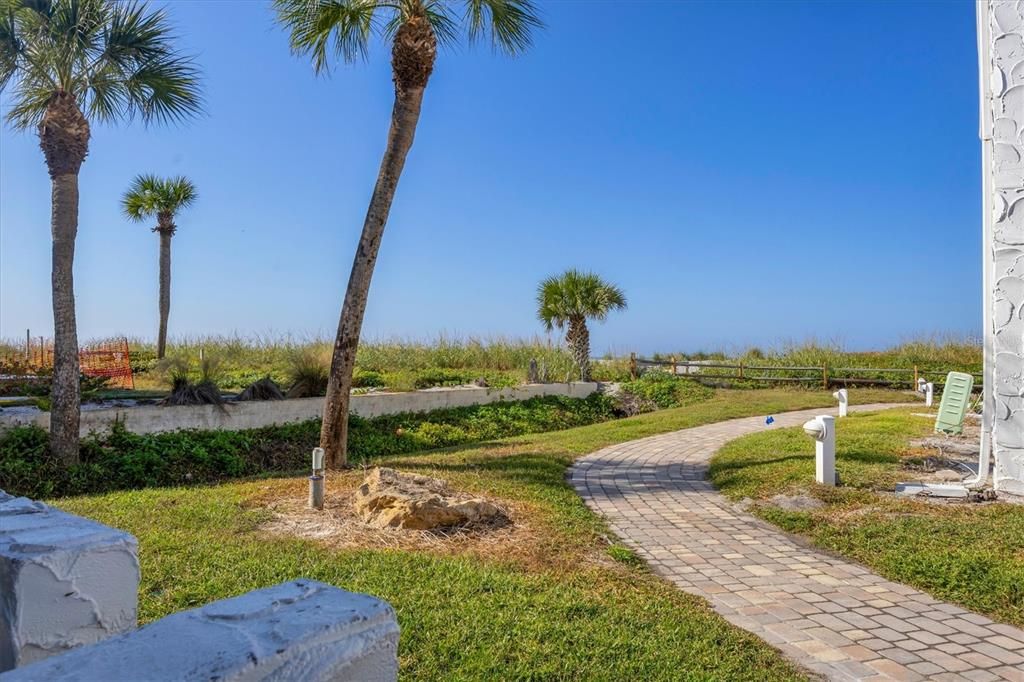 For Sale: $650,000 (2 beds, 2 baths, 1108 Square Feet)