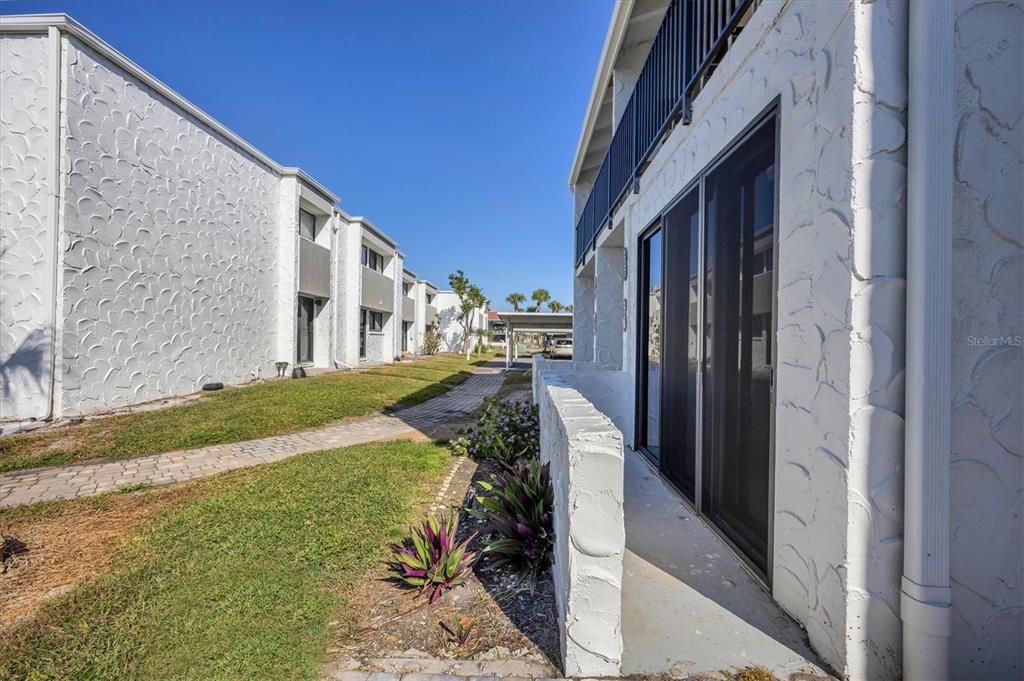 For Sale: $650,000 (2 beds, 2 baths, 1108 Square Feet)